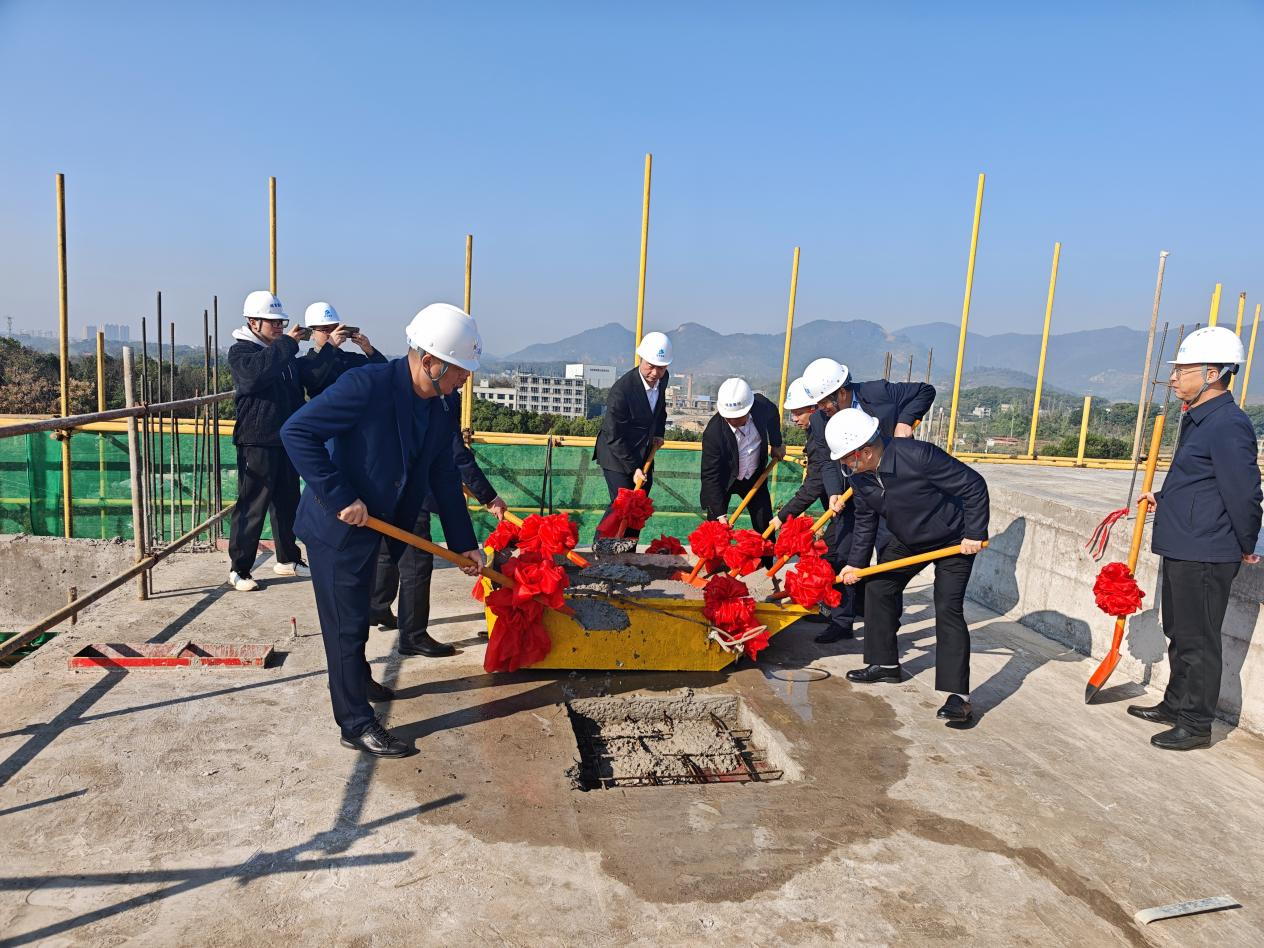陽(yáng)新縣人民醫(yī)院精神病院區(qū)（一期）主體結(jié)構(gòu)順利封頂